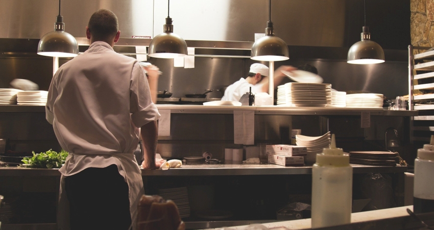レストランのキッチン